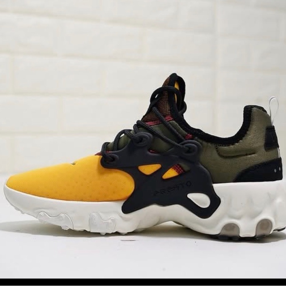 Nike Air React Presto Mid Utility
Menβs Nike Colorful Patterned Fabric - Picture 3 of 7